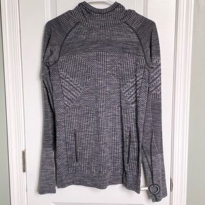 LULULEMON LONG GREY HOODED LIGHTWEIGHT SHIRT
